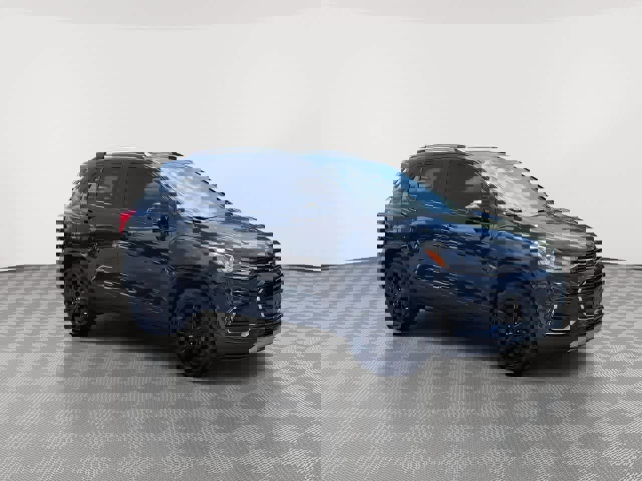 Used 2019 Chevrolet Trax Premier w/ Midnight Edition image 2