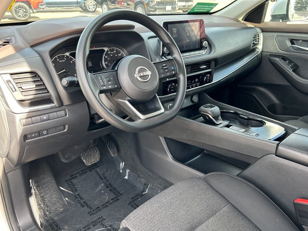 Used 2023 Nissan Rogue SV image 7