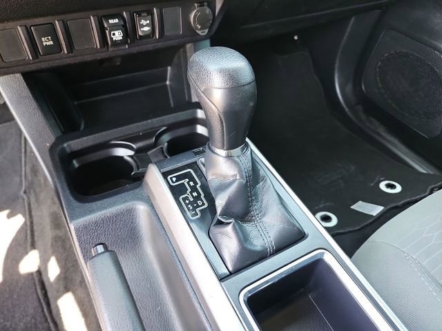 Used 2018 Toyota Tacoma SR5 AWD/4WD image 15