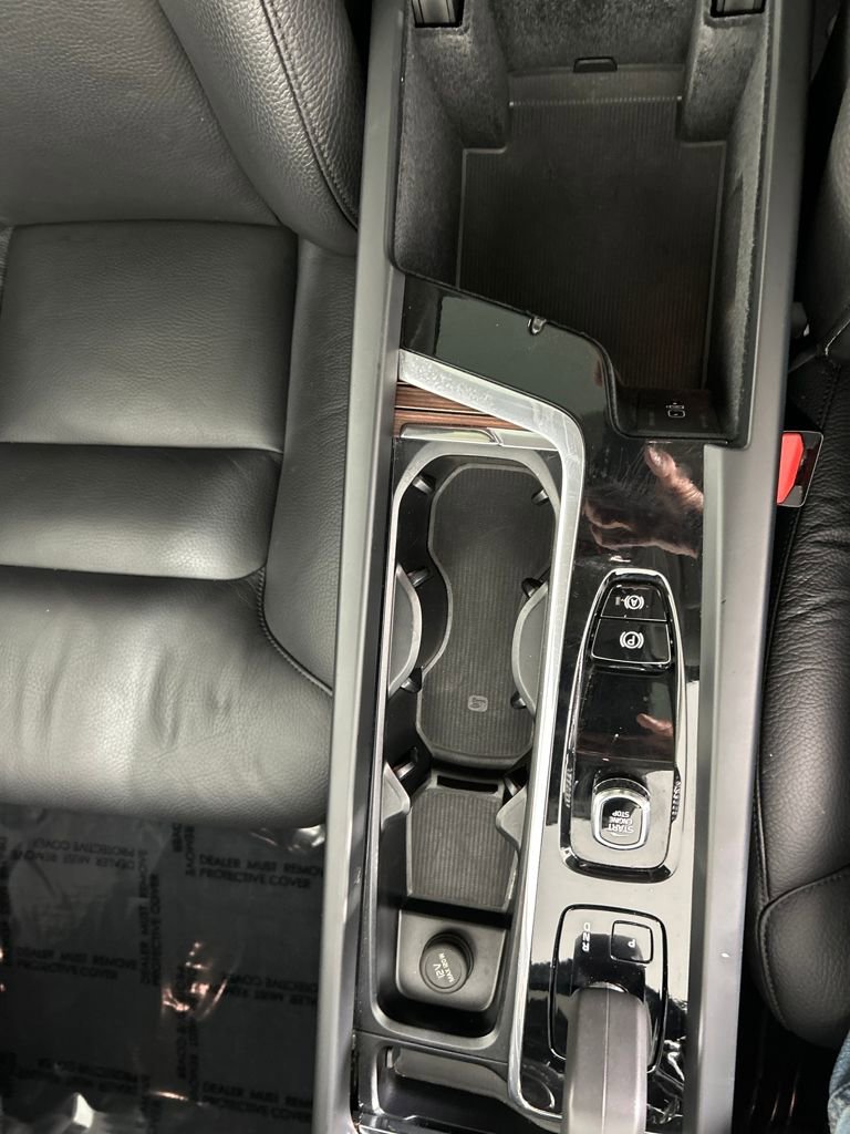 Used 2024 Volvo XC60 B5 Plus image 13