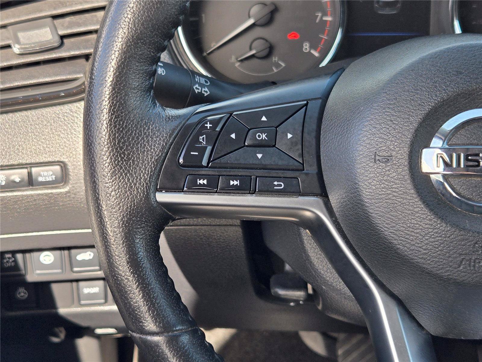 Used 2019 Nissan Rogue SL w/ Premium Package FWD image 26