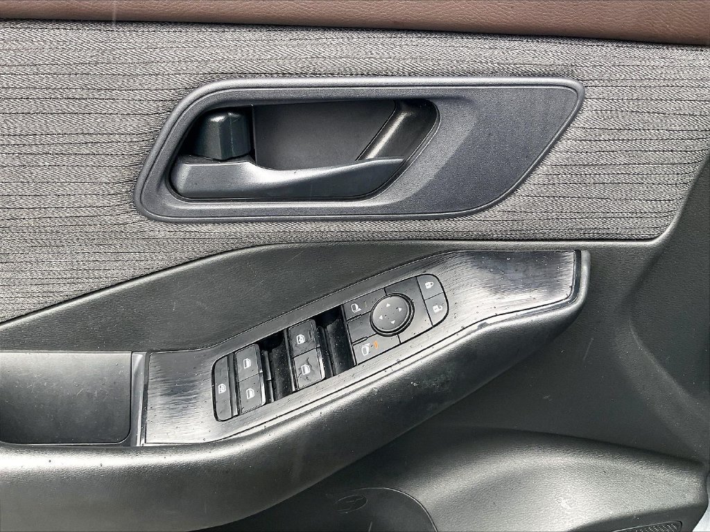 Used 2023 Nissan Rogue S AWD/4WD image 34