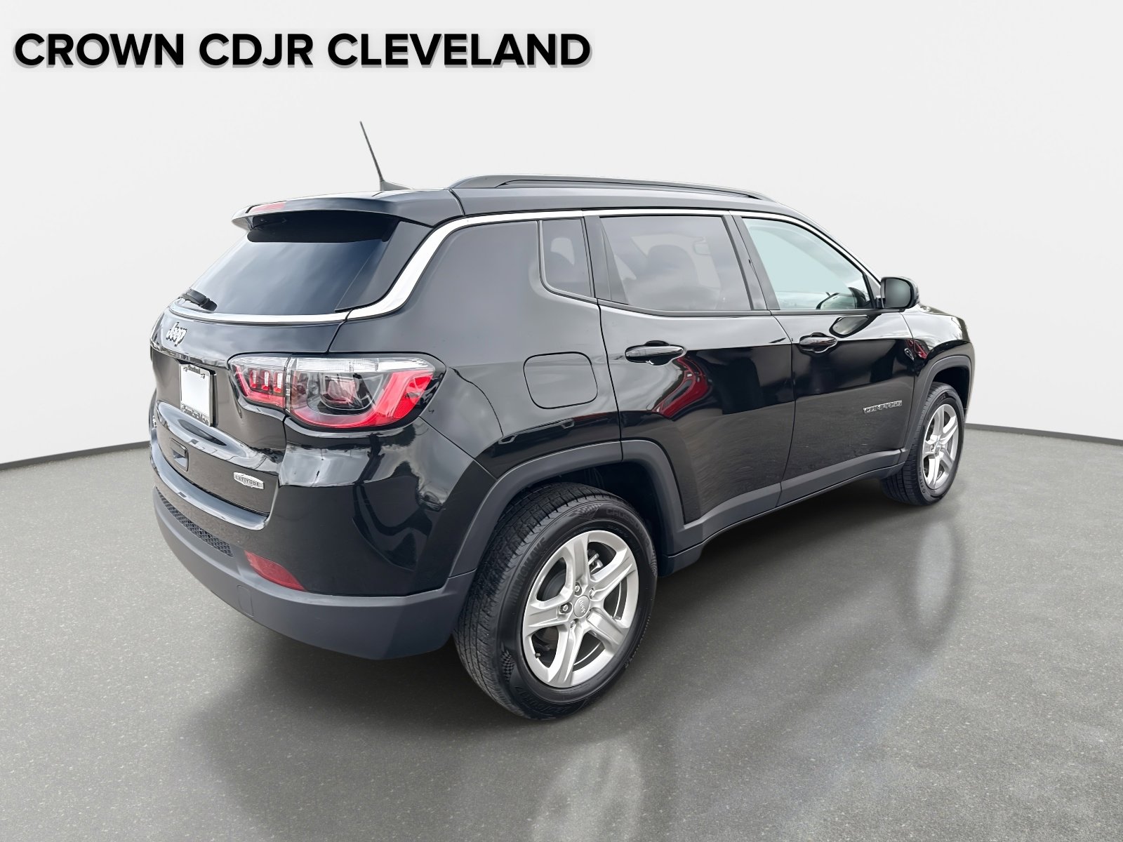 Used 2023 Jeep Compass Latitude image 4