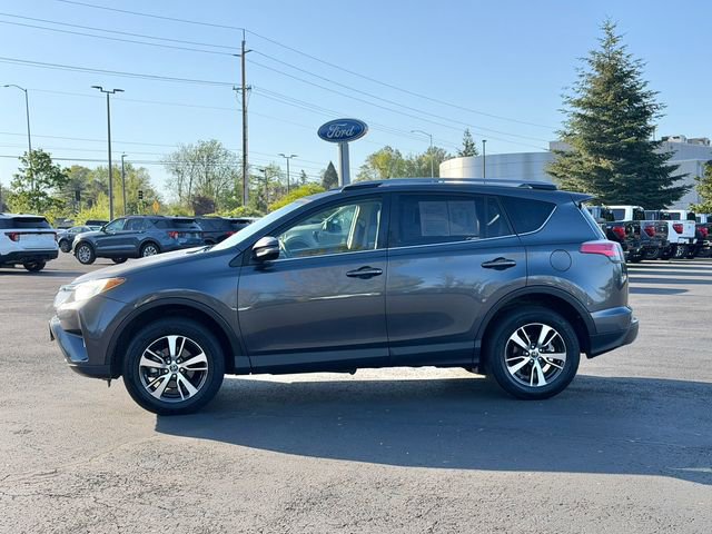Used 2017 Toyota RAV4 XLE AWD/4WD image 6