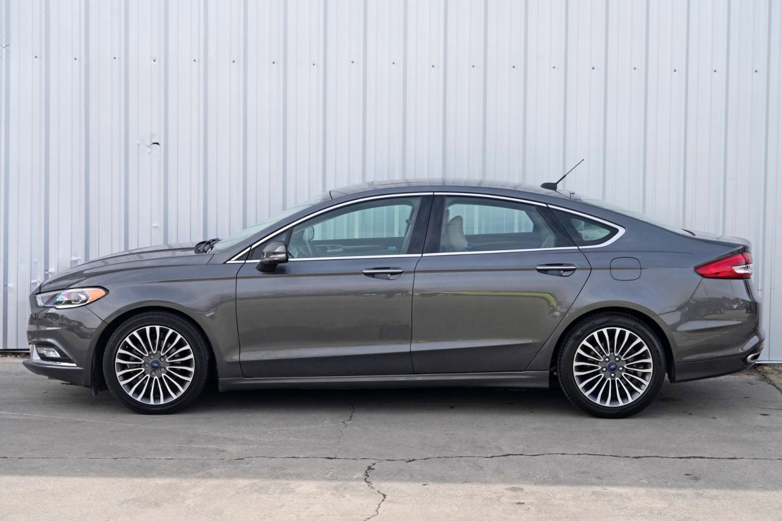 Used 2017 Ford Fusion SE w/ Fusion SE Technology Package image 42