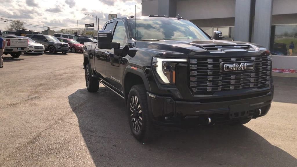 Used 2025 GMC Sierra 2500 Denali Ultimate image 9