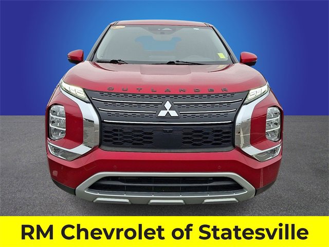 Used 2024 Mitsubishi Outlander SE image 2