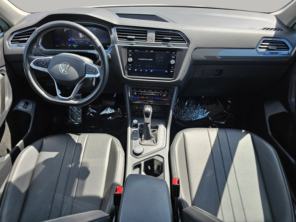 Used 2024 Volkswagen Tiguan SE image 2
