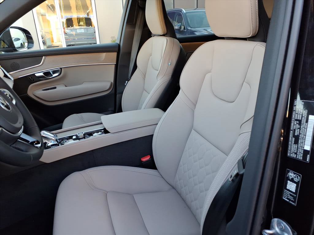 New 2026 Volvo XC90 T8 Plus w/ Protection Package Premier image 17