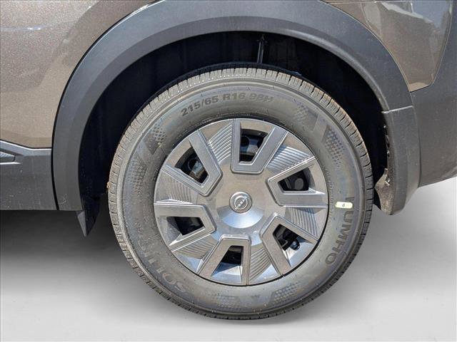 New 2025 Nissan Kicks S image 9