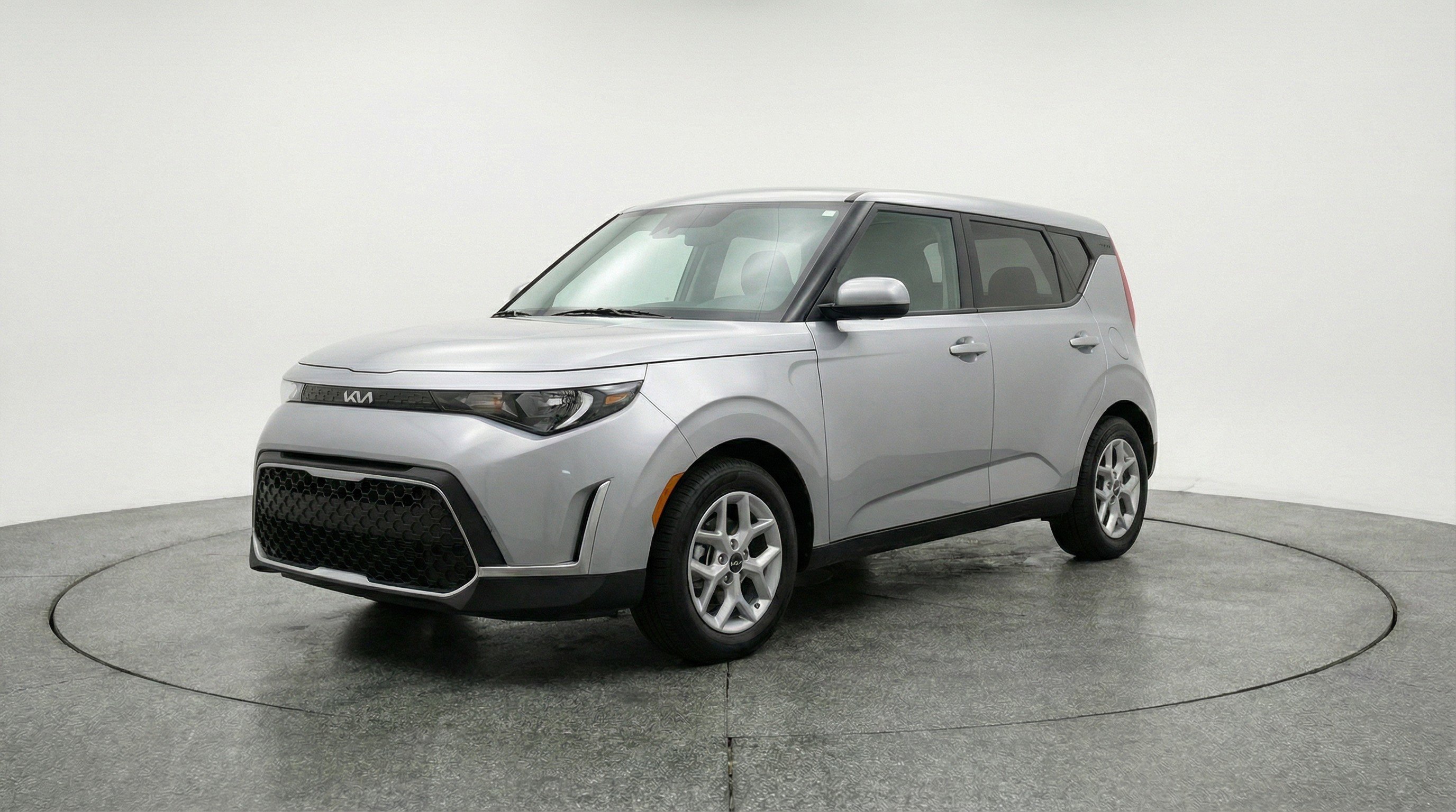 Used 2025 Kia Soul LX w/ LX Technology Package image 3