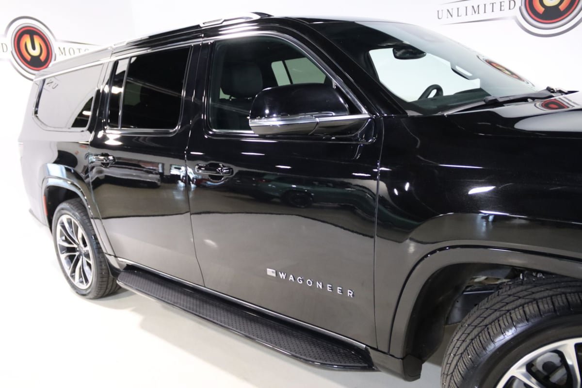 Used 2023 Jeep Wagoneer L Series II w/ Premium Group I AWD/4WD image 8