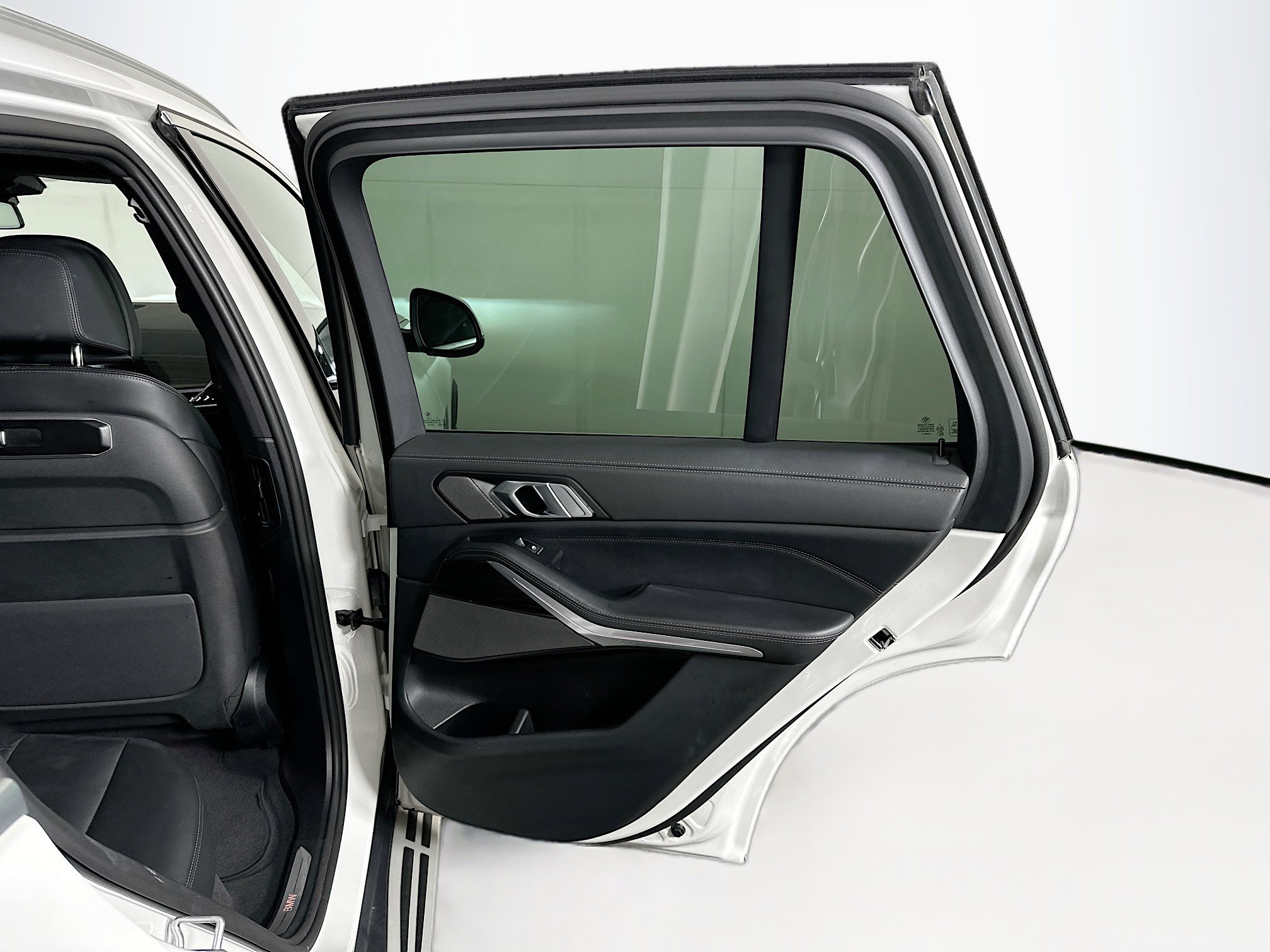 Used 2025 BMW X5 xDrive50e image 32