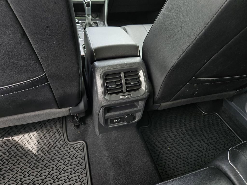 Used 2022 Volkswagen Tiguan SE w/ Panoramic Sunroof Package FWD image 14