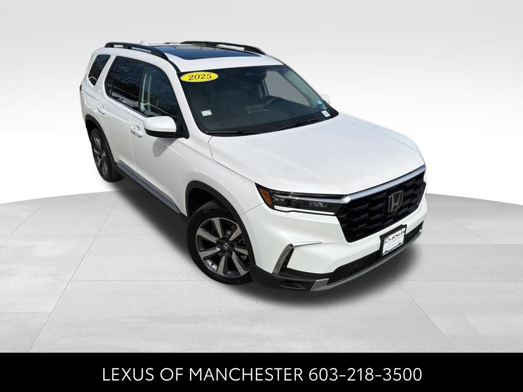 Used 2025 Honda Pilot Touring image 3