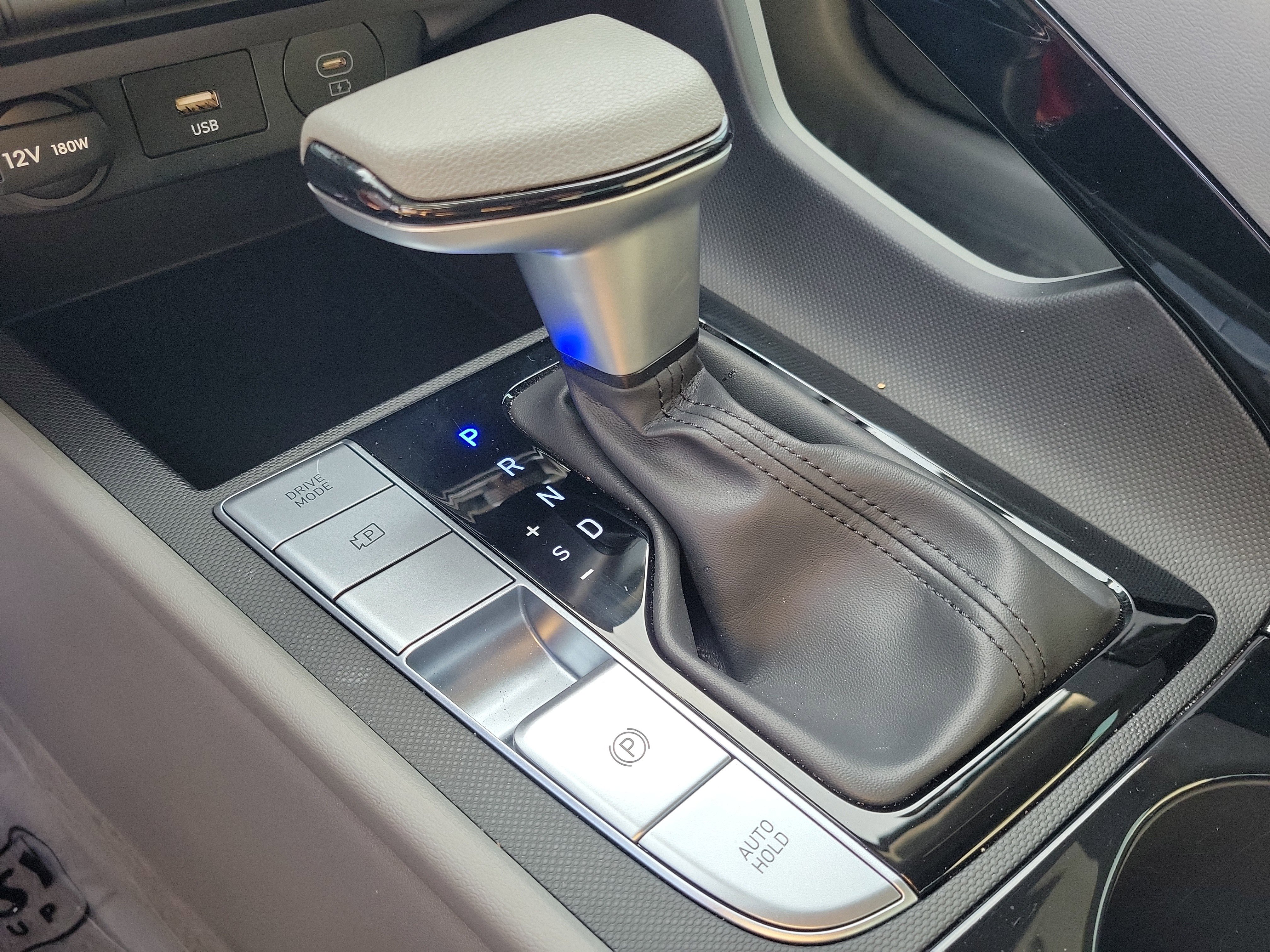 Used 2025 Hyundai Elantra Blue image 24