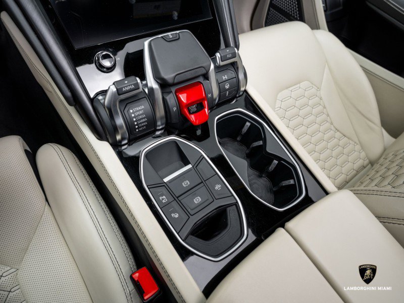 Used 2022 Lamborghini Urus image 27