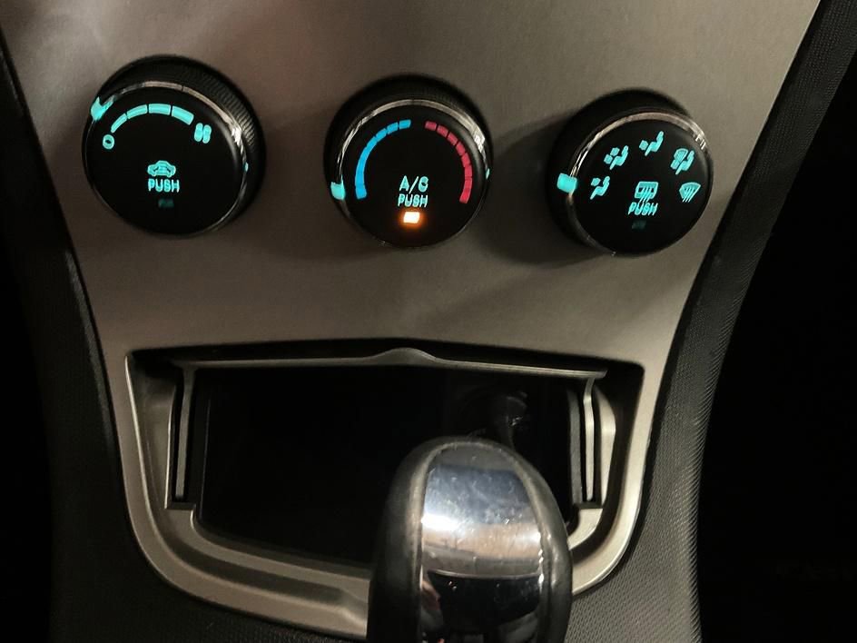 Used 2010 Chrysler Sebring Limited image 19