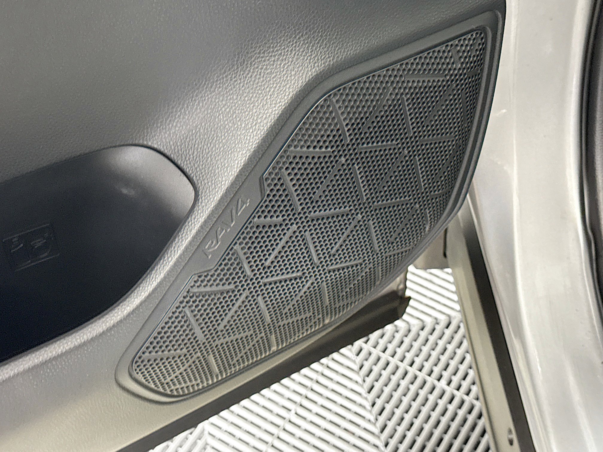 Certified 2019 Toyota RAV4 XLE w/ Convenience Package image 20