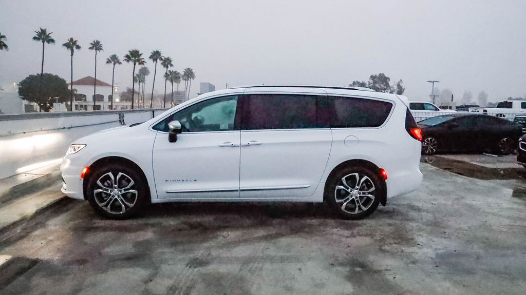 New 2026 Chrysler Pacifica Pinnacle w/ Trailer Tow Group image 14
