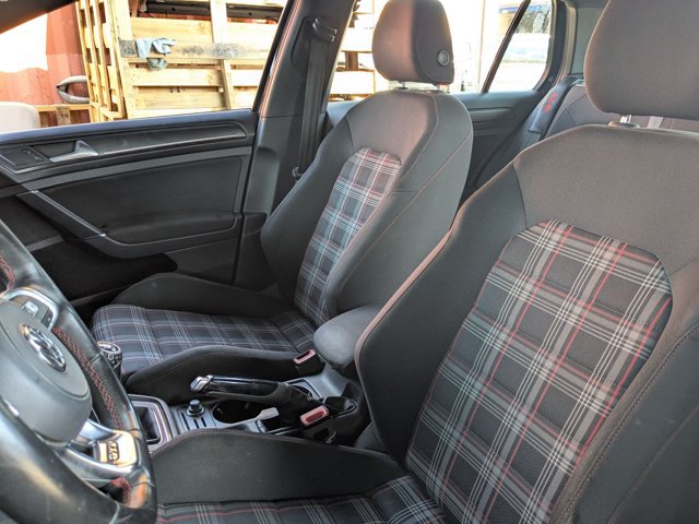 Used 2018 Volkswagen GTI SE FWD image 16
