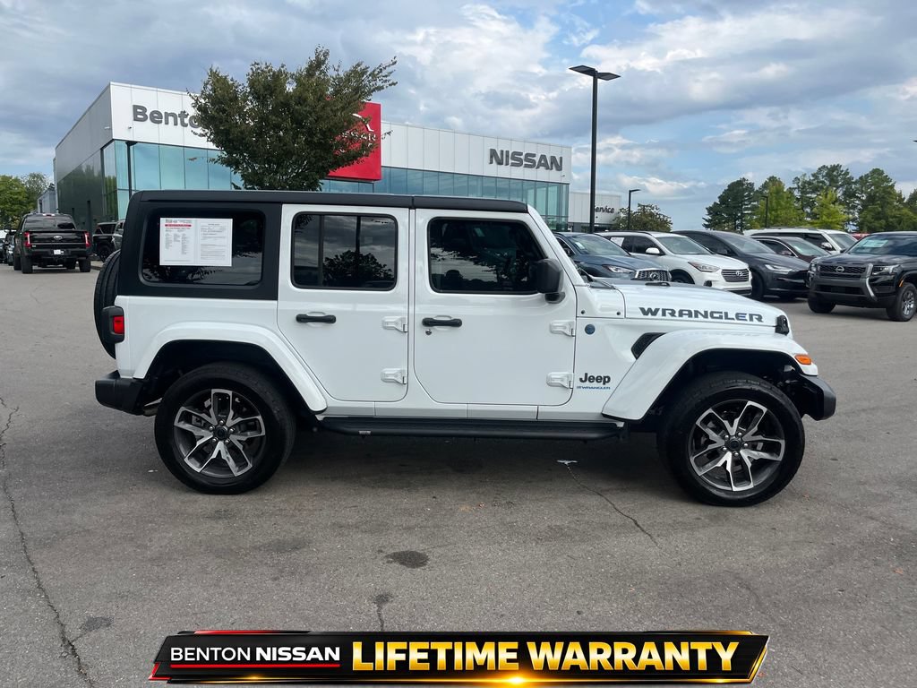 Used 2024 Jeep Wrangler Unlimited w/ Convenience Group AWD/4WD image 8