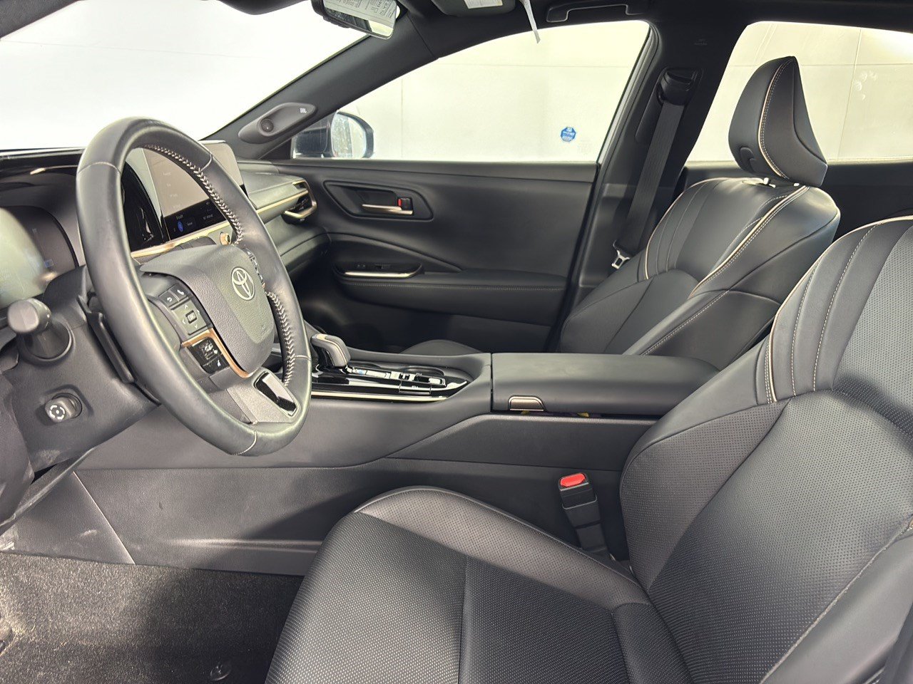 Used 2025 Toyota Crown Platinum AWD/4WD image 5