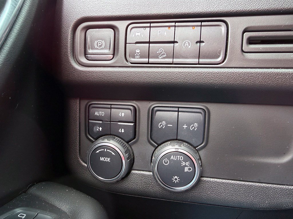 Used 2024 Chevrolet Tahoe Premier AWD/4WD image 44