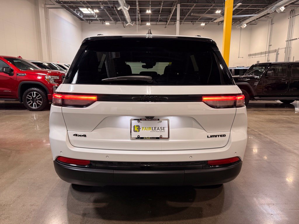 Used 2024 Jeep Grand Cherokee Limited w/ Black Appearance Package AWD/4WD image 6