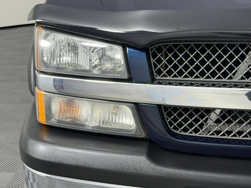 Used 2004 Chevrolet Avalanche Z71 w/ Sun And Sound Package AWD/4WD image 4