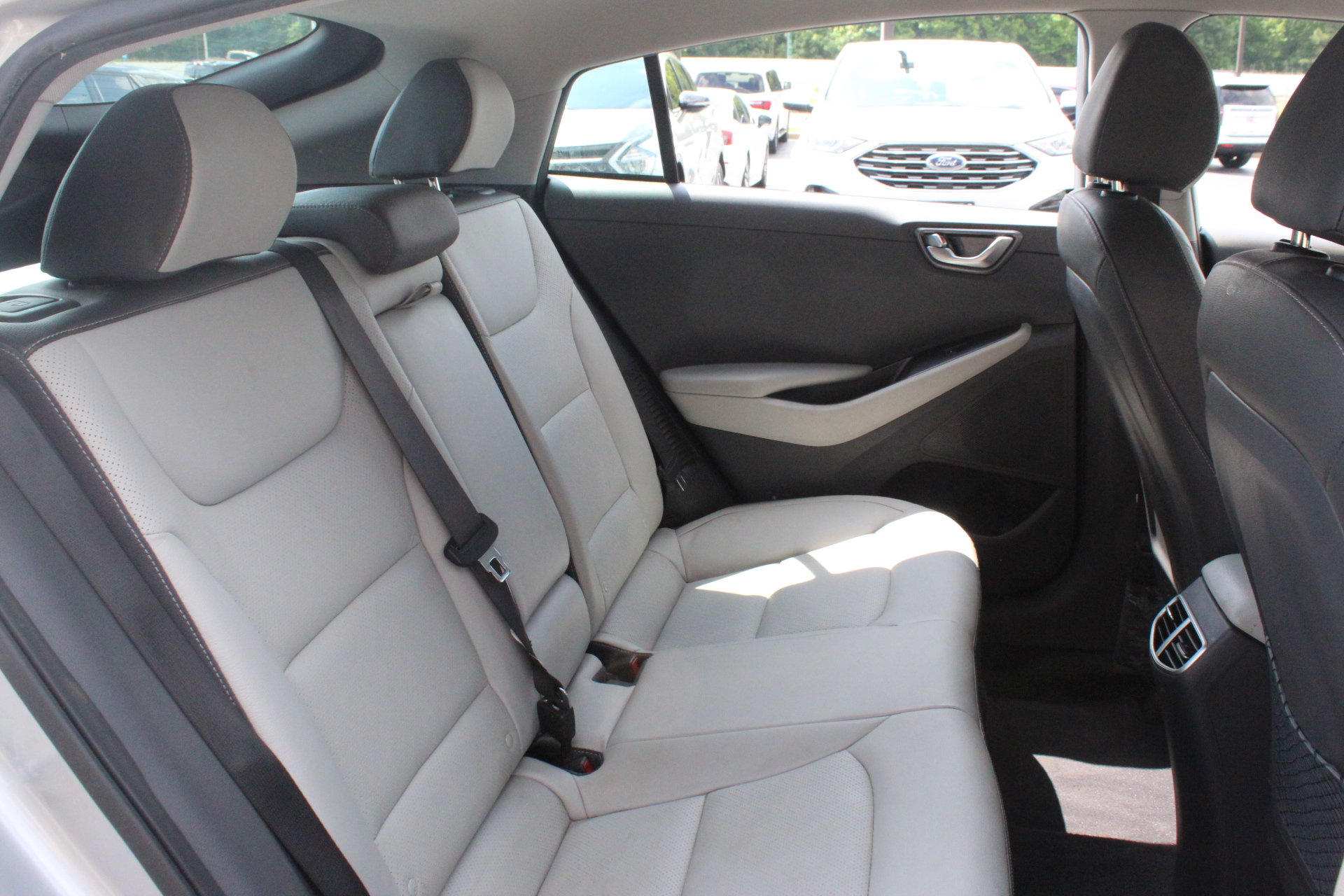 Used 2022 Hyundai Ioniq Limited FWD image 33
