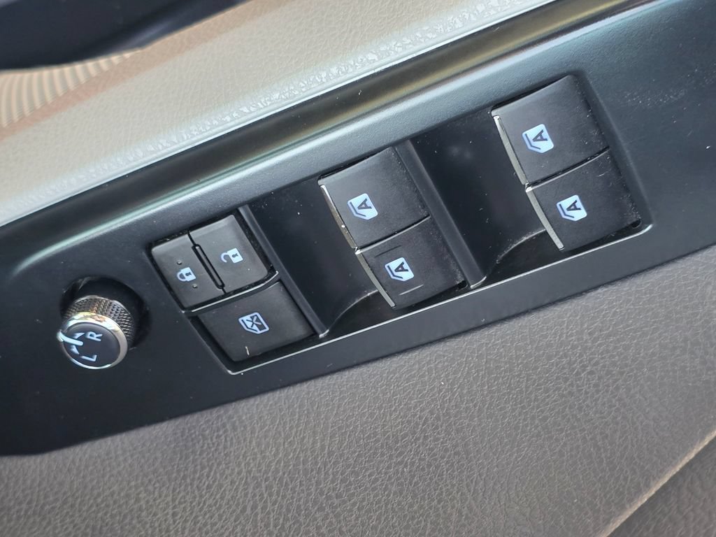 Used 2019 Toyota Camry XSE FWD image 18