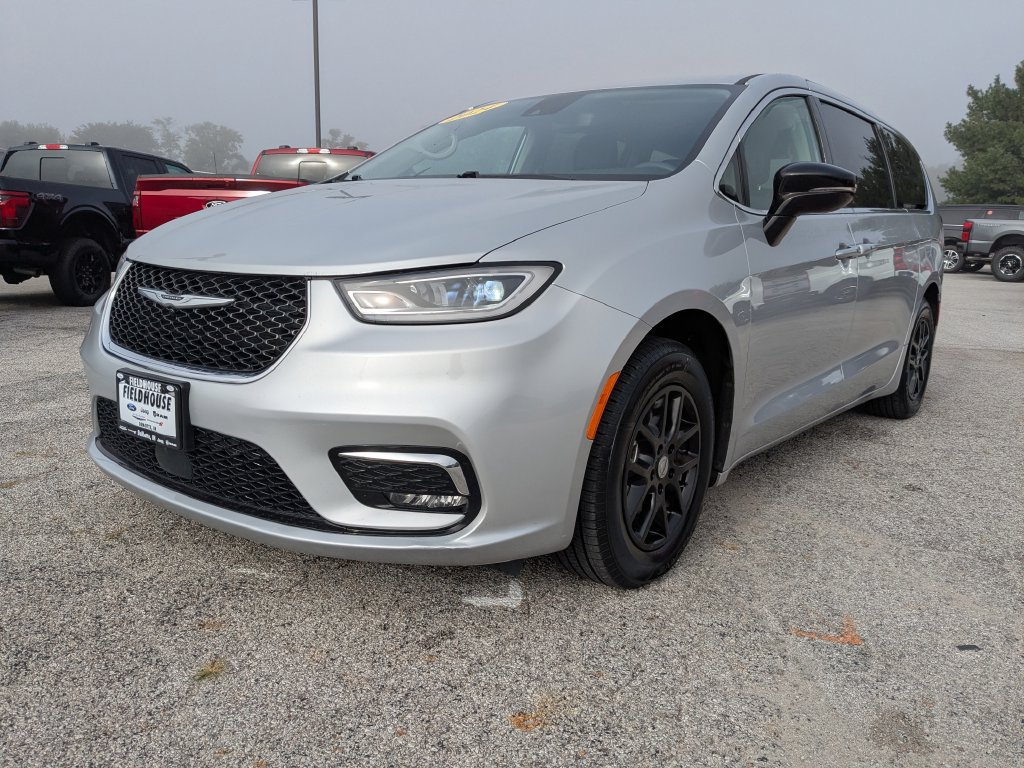 Used 2024 Chrysler Pacifica Touring-L