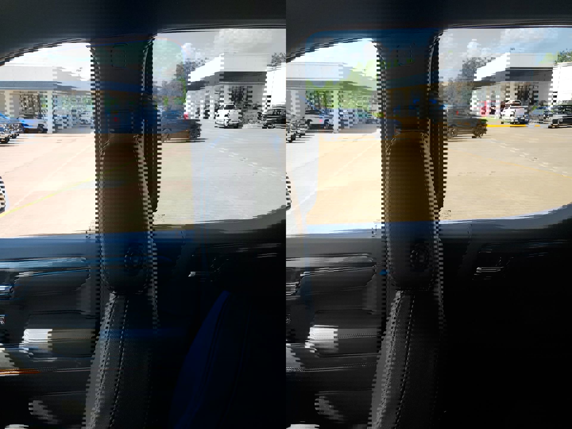 Used 2024 GMC Sierra 1500 AT4 w/ Technology Package image 12