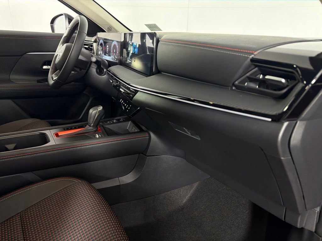 Used 2025 Nissan Kicks SR FWD image 30
