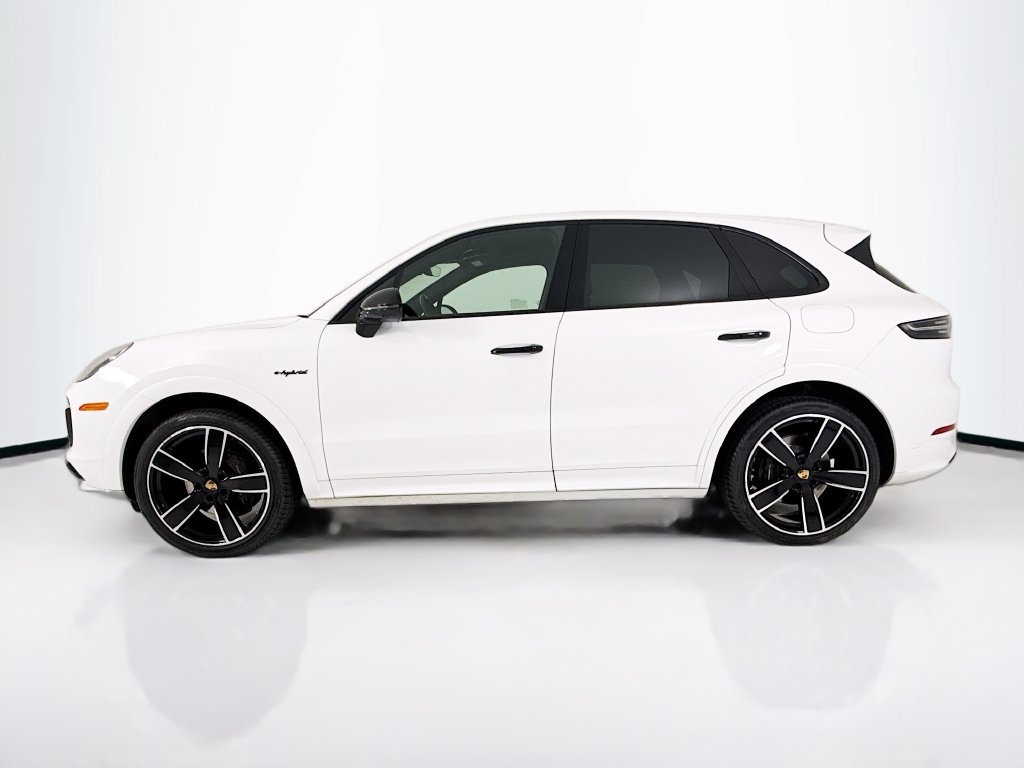Certified 2023 Porsche Cayenne Platinum Edition AWD/4WD image 2