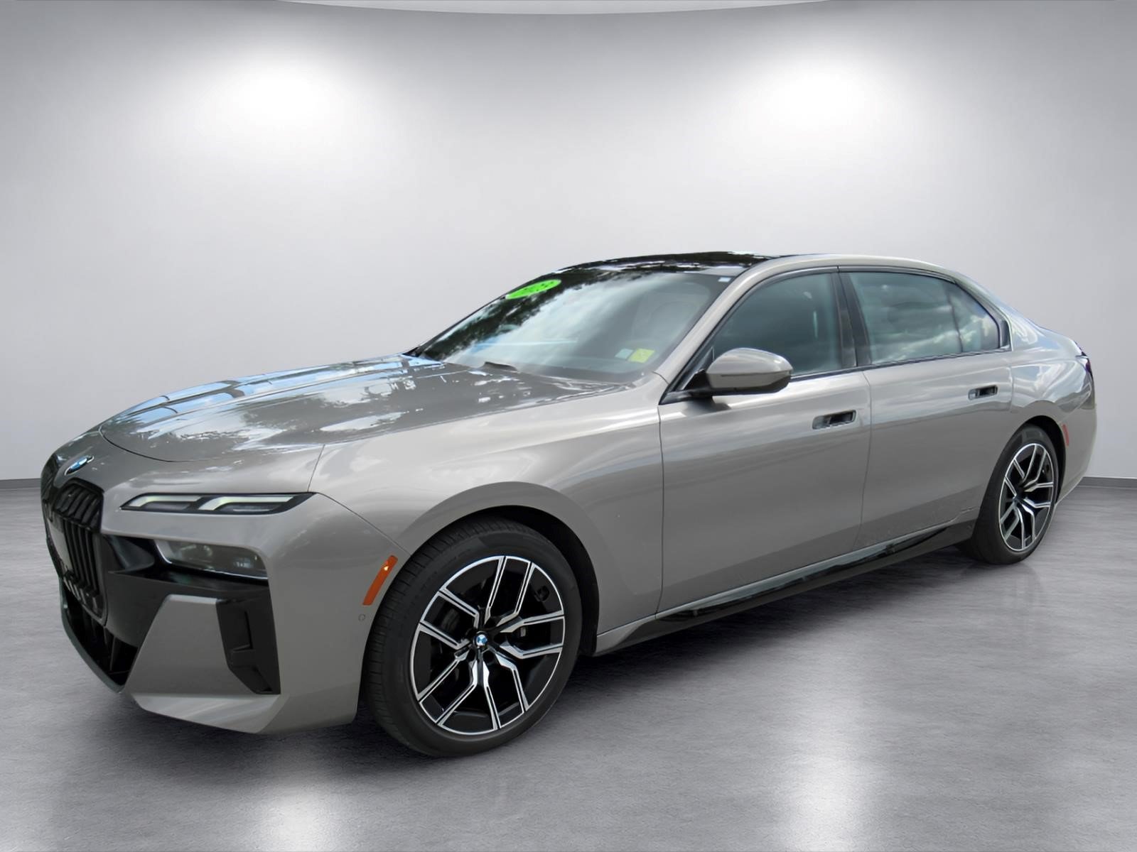 Used 2023 BMW 740i RWD image 4