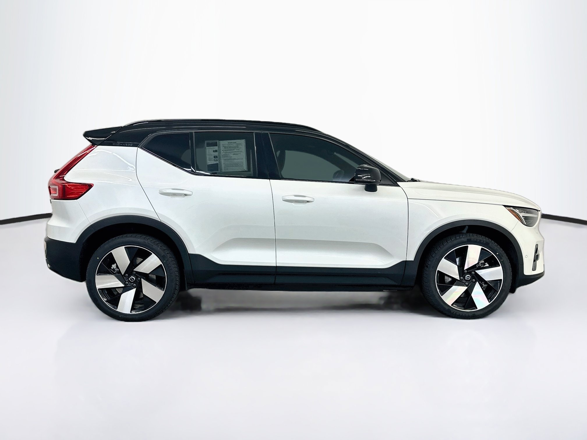 Used 2023 Volvo XC40 Recharge Ultimate AWD/4WD image 10