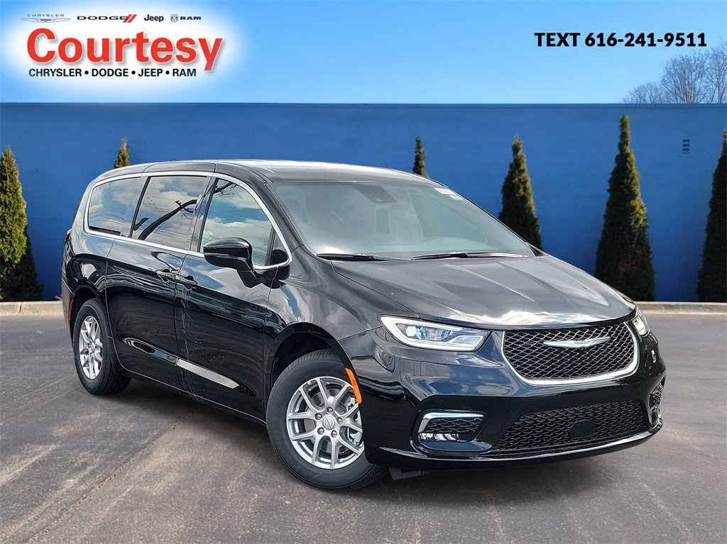 New 2025 Chrysler Pacifica Select