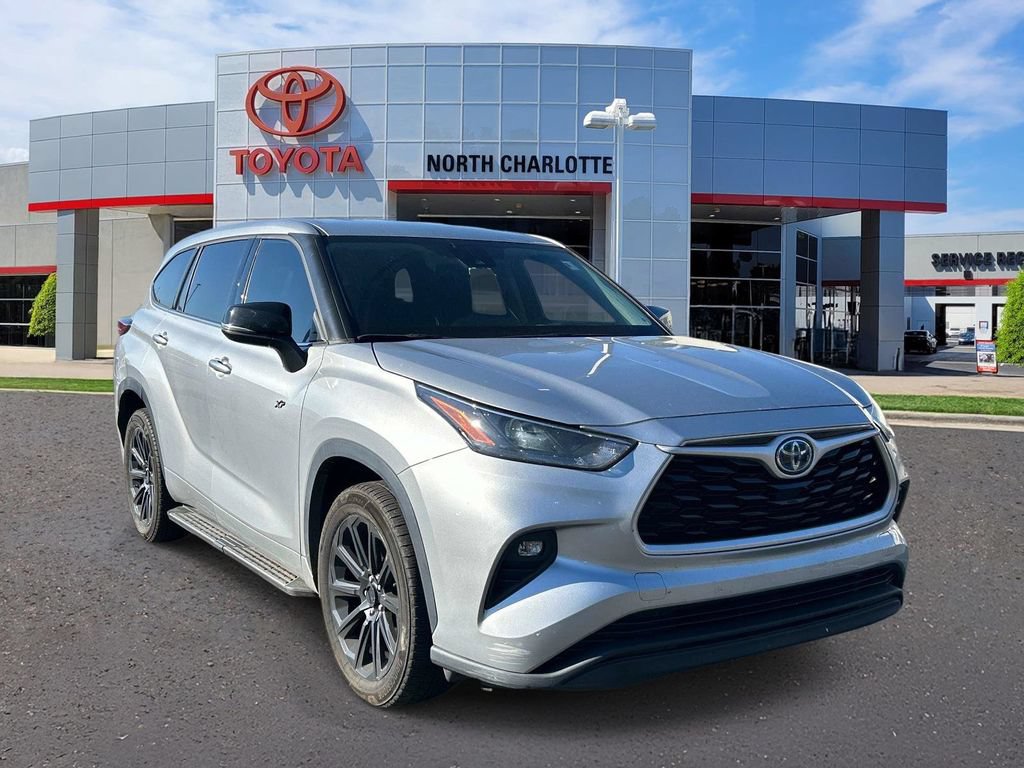 Used 2022 Toyota Highlander LE