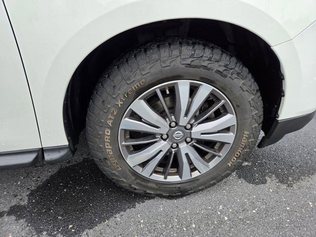 Used 2018 Nissan Pathfinder SV AWD/4WD image 31