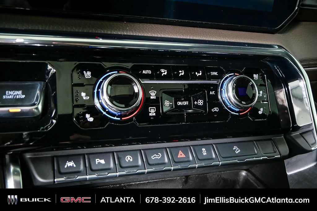 Used 2025 GMC Sierra 1500 Denali w/ Technology Package AWD/4WD image 17