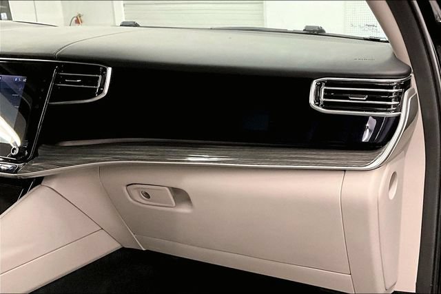 Used 2022 Jeep Wagoneer Series III w/ Rear Seat Video Group 1 AWD/4WD image 17