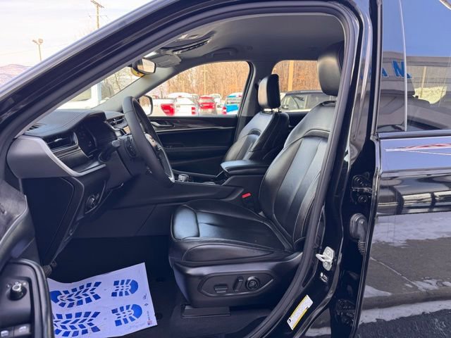 Used 2023 Jeep Grand Cherokee L Limited AWD/4WD image 11