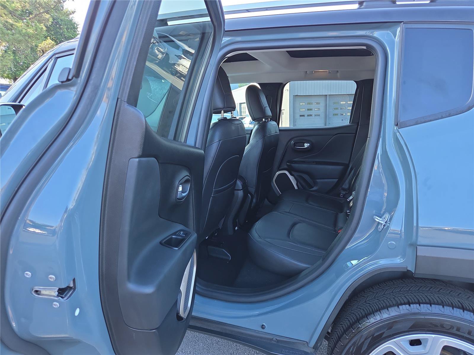 Used 2017 Jeep Renegade Limited AWD/4WD image 27