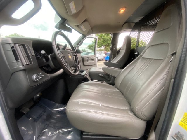 Used 2020 Chevrolet Express 3500 w/ Driver Convenience Package RWD image 17