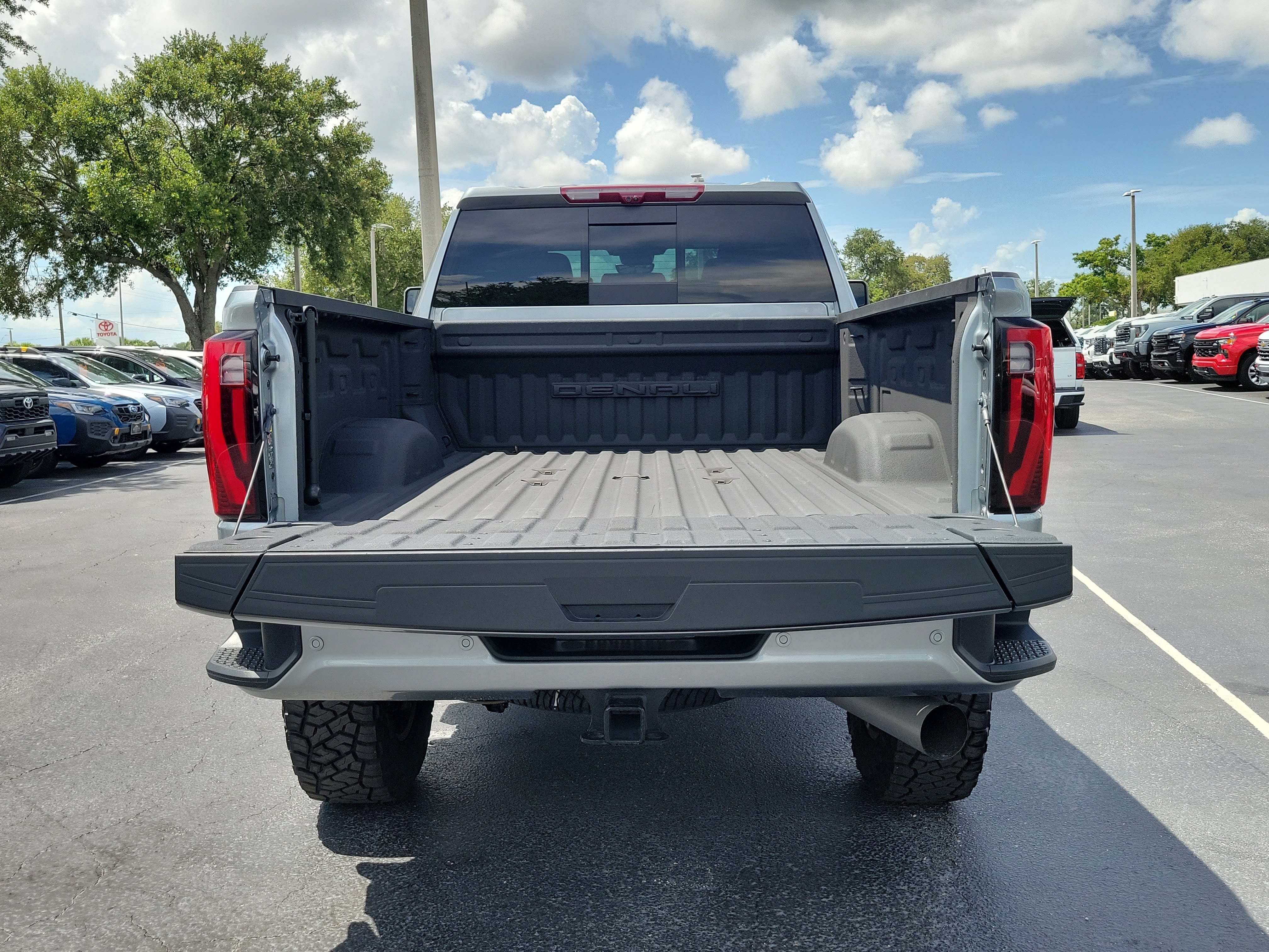 Used 2024 GMC Sierra 2500 Denali Ultimate AWD/4WD image 10