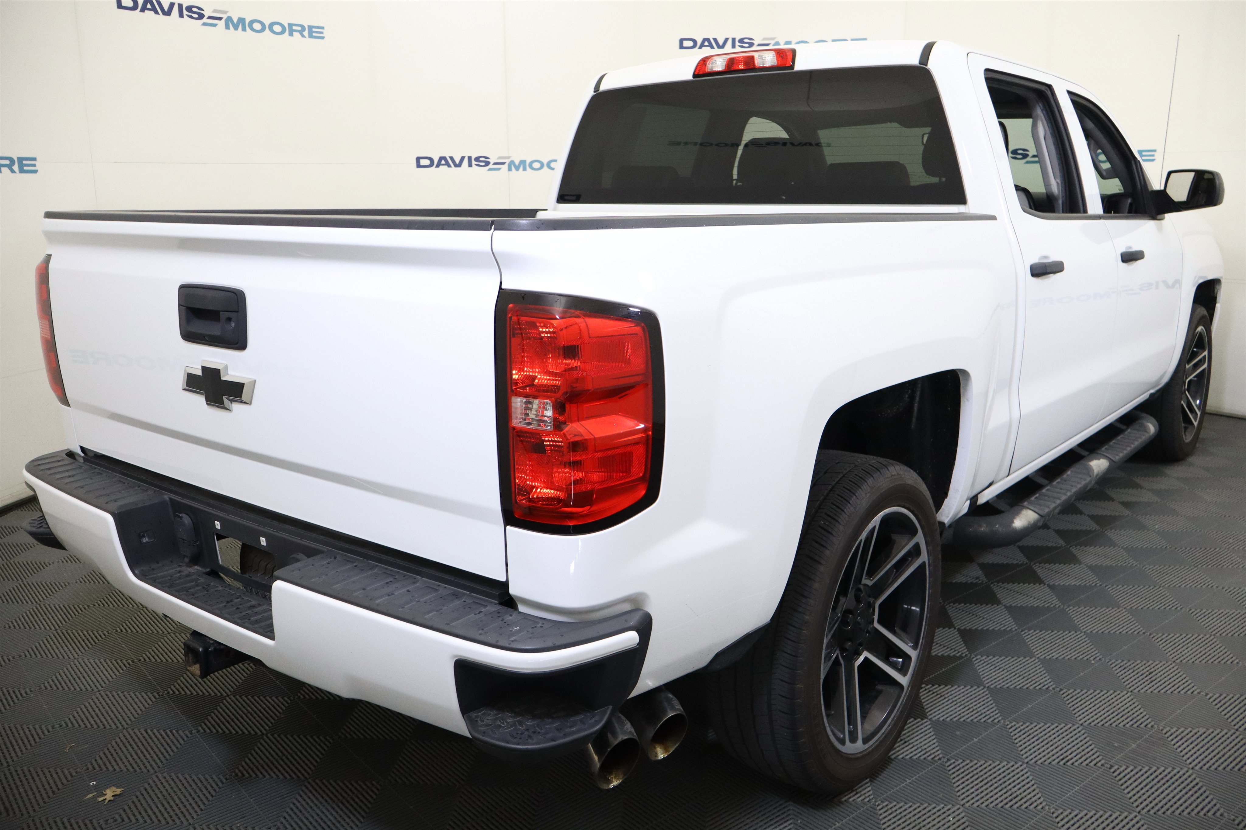 Used 2018 Chevrolet Silverado 1500 Custom w/ LPO, Black Pack AWD/4WD image 6