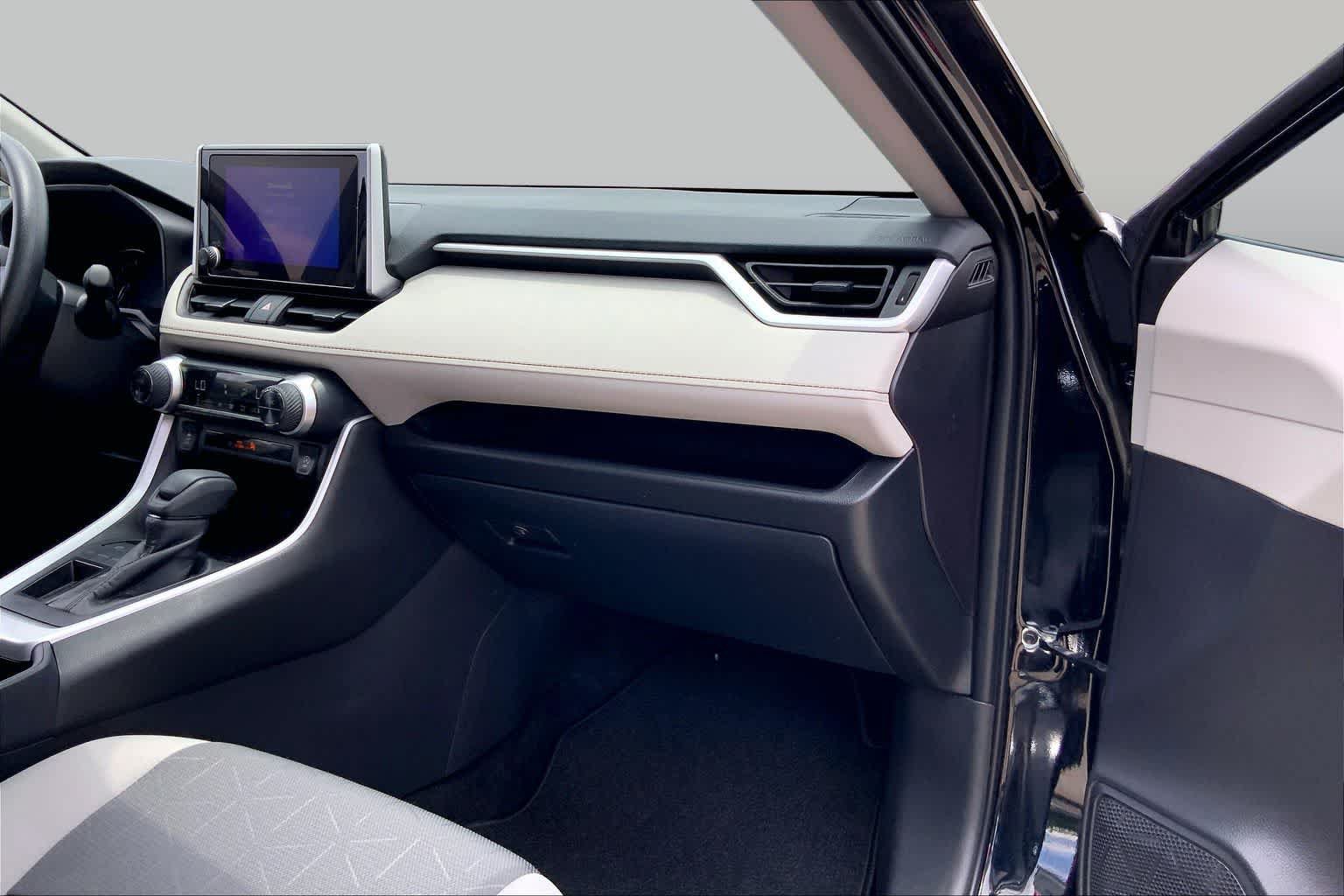 Used 2025 Toyota RAV4 XLE w/ Convenience Package FWD image 19