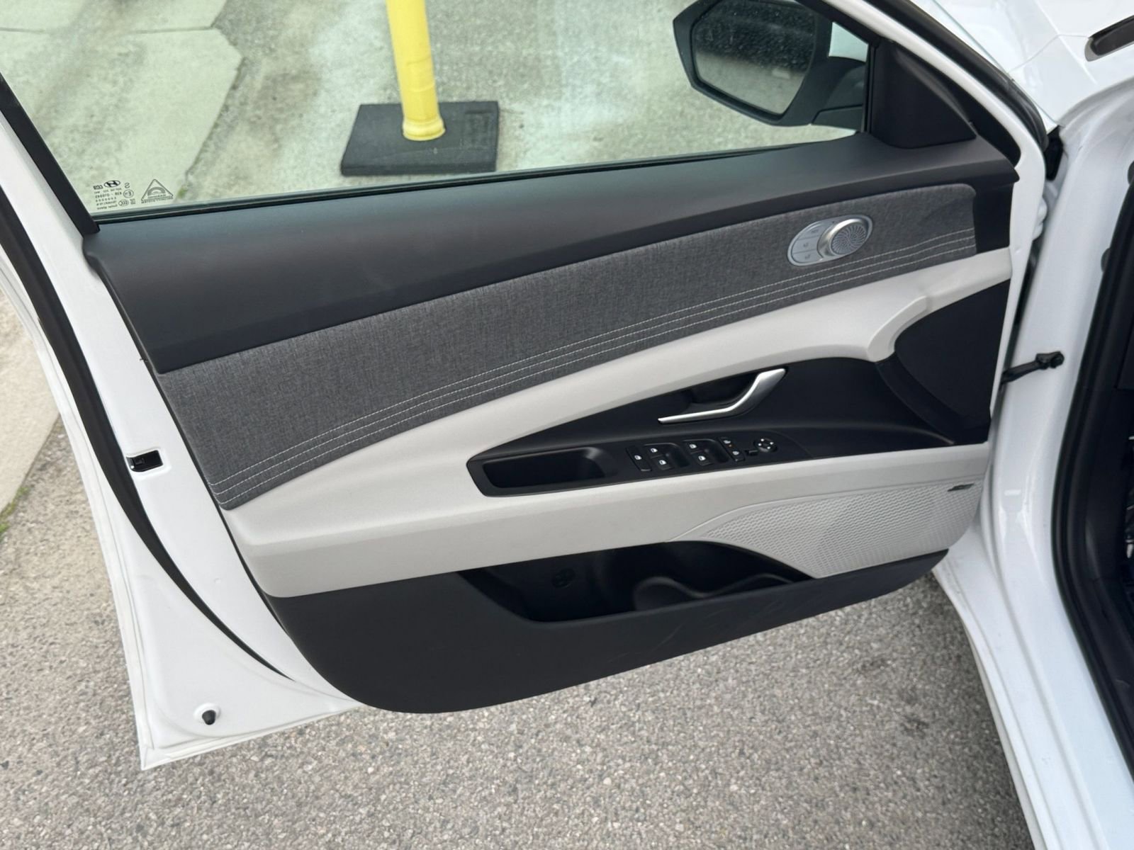 Used 2025 Hyundai Elantra Limited image 20